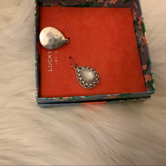 Lucky Brand NWT Silver Teardrop Earrings - Picture 6 of 10